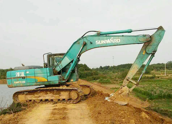 抗洪英雄显身手，开云官方注册-开云(中国)
智能系列挖掘机奔赴抗洪一线