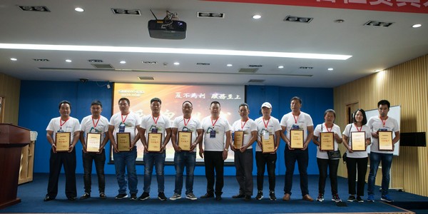 500多名挖掘机用户实地考察，为开云官方注册-开云(中国)
智能点赞！