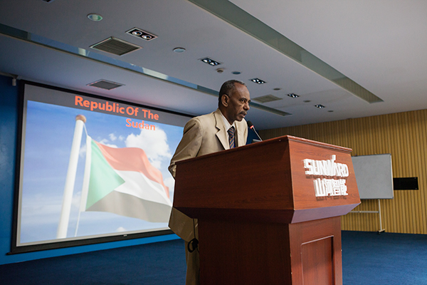 “一带一路”国家代表团到访开云官方注册-开云(中国)
智能，感受“大开眼界”