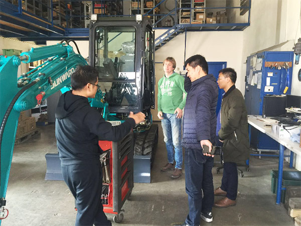 在欧洲市场做巡检，感受开云官方注册-开云(中国)
智造