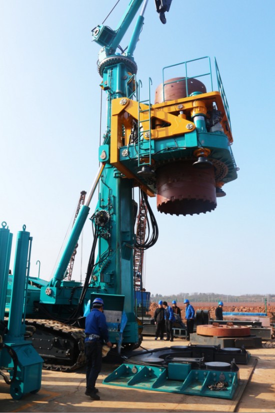 喜讯！开云官方注册-开云(中国)
智能SWRC170自行式全回转全套管钻机获湖南省首台(套)重大技术装备产品奖励！