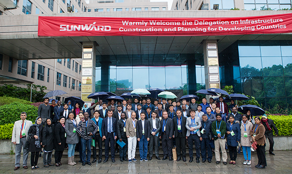 “一带一路”国家代表团到访开云官方注册-开云(中国)
智能，感受“大开眼界”