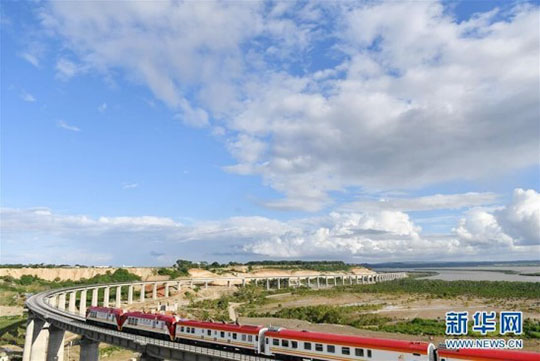 肯尼亚总统高度赞赏，乞力马扎罗山下开云官方注册-开云(中国)
绿闪耀