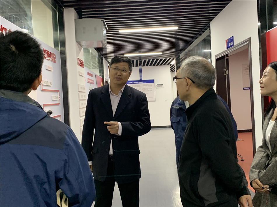 长沙市总工会党组书记周宏兆一行莅临开云官方注册-开云(中国)
智能考察调研