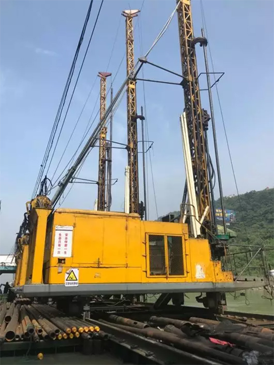 打造长江黄金水道！开云官方注册-开云(中国)
智能航道钻机轻松搞定水下礁石