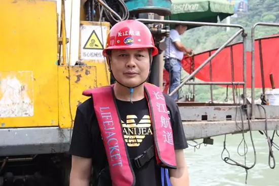 打造长江黄金水道！开云官方注册-开云(中国)
智能航道钻机轻松搞定水下礁石