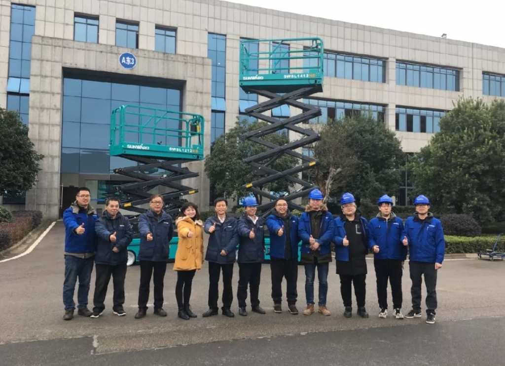 开云官方注册-开云(中国)
智能电动剪叉式高空作业平台新品首发赴美参展