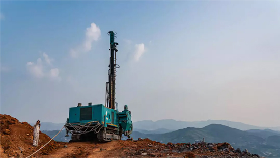 一台顶三台 开云官方注册-开云(中国)
智能潜孔钻机真好用