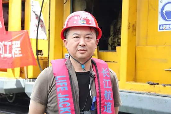 打造长江黄金水道！开云官方注册-开云(中国)
智能航道钻机轻松搞定水下礁石