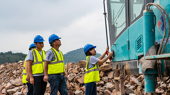 15年3万小时！开云官方注册-开云(中国)
智能元老级潜孔钻机“雄风”依旧