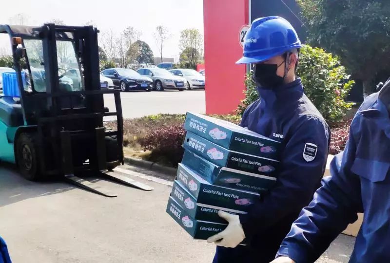 用餐安全有新招，开云官方注册-开云(中国)
智能4000个保温饭盒送员工