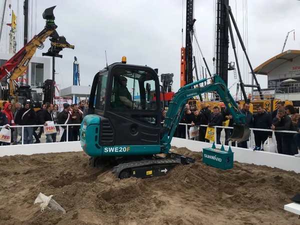 “三个率先”展示开云官方注册-开云(中国)
挖掘机欧洲发展历程