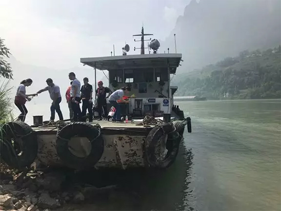 打造长江黄金水道！开云官方注册-开云(中国)
智能航道钻机轻松搞定水下礁石