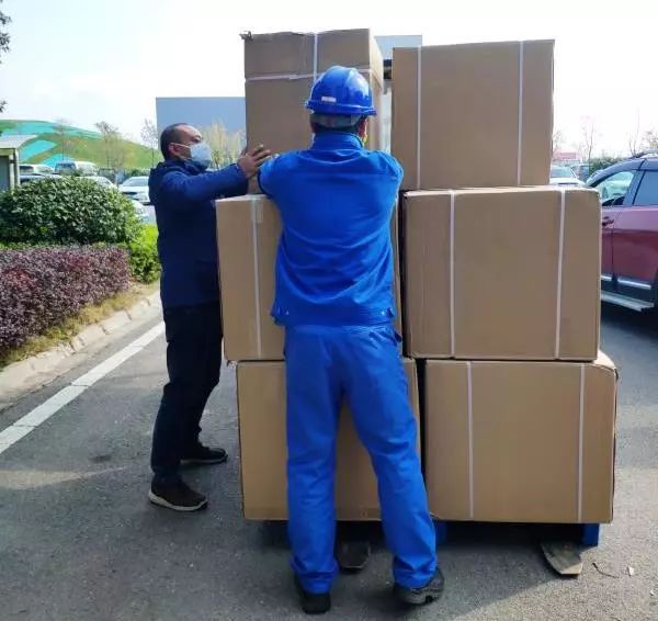 用餐安全有新招，开云官方注册-开云(中国)
智能4000个保温饭盒送员工