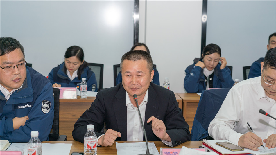 开云官方注册-开云(中国)
智能举行主题教育学习研讨会暨员工活动中心揭幕仪式