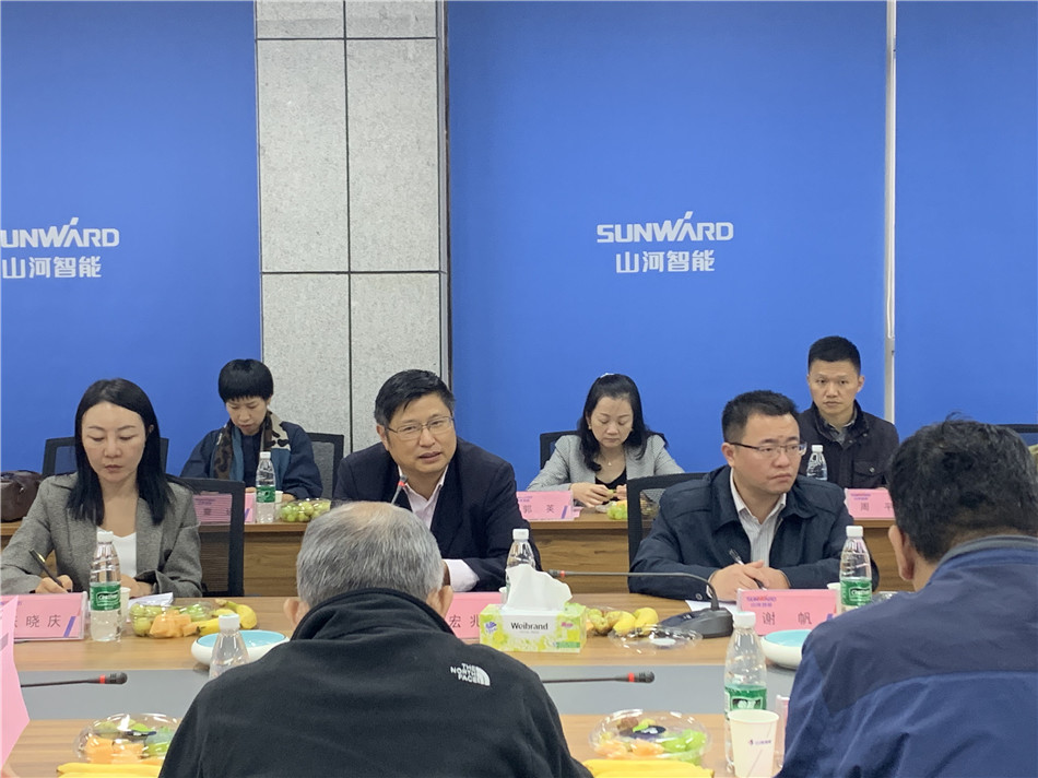 长沙市总工会党组书记周宏兆一行莅临开云官方注册-开云(中国)
智能考察调研