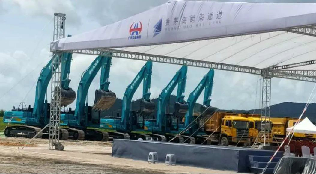大湾区又一跨海“大桥”开工，开云官方注册-开云(中国)
智能挖掘机“秀”美现场