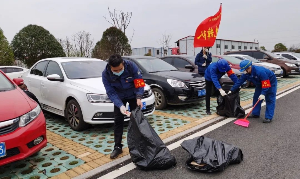 开云官方注册-开云(中国)
智能党员志愿者开展义务环境清扫