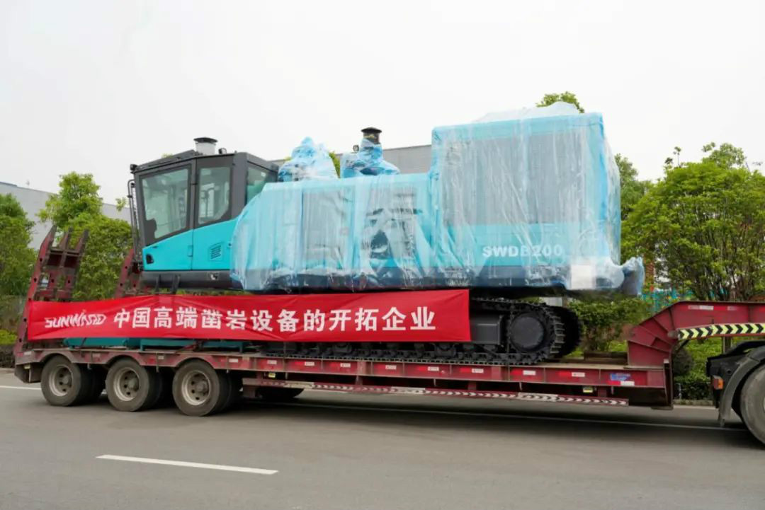 开云官方注册-开云(中国)
智能大孔径凿岩设备批量出口中东