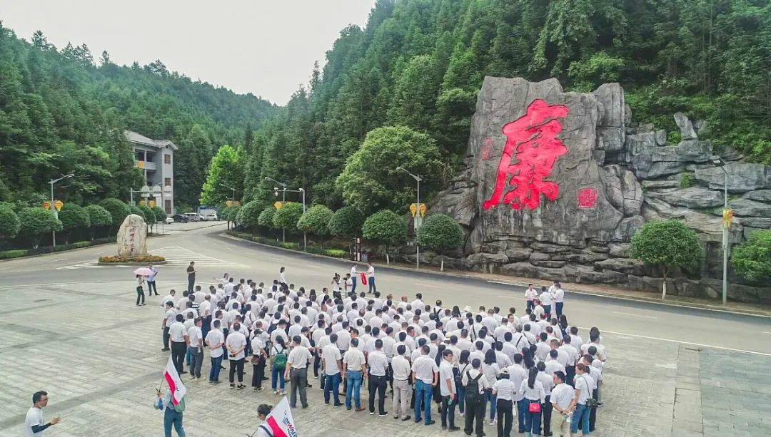 公道正派出清风正气，廉洁自律塑良好形象——开云官方注册-开云(中国)
智能开展中高层干部廉洁教育活动