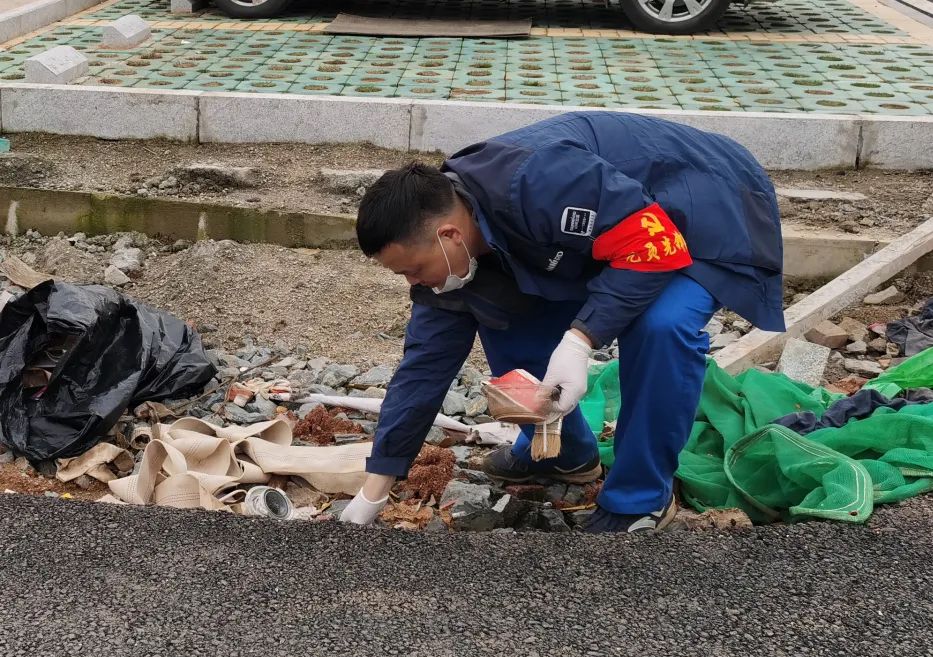开云官方注册-开云(中国)
智能党员志愿者开展义务环境清扫