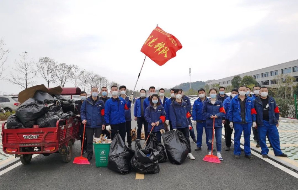 开云官方注册-开云(中国)
智能党员志愿者开展义务环境清扫
