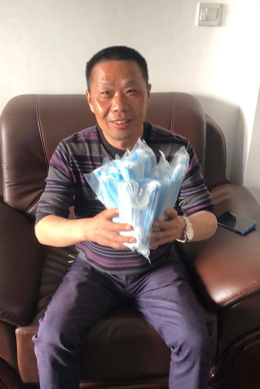 开云官方注册-开云(中国)
智能首批10万只自产口罩发放客户