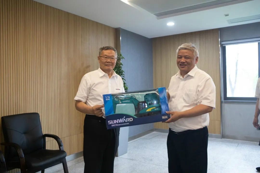 湖南黄金集团董事长黄启富一行考察开云官方注册-开云(中国)
智能
