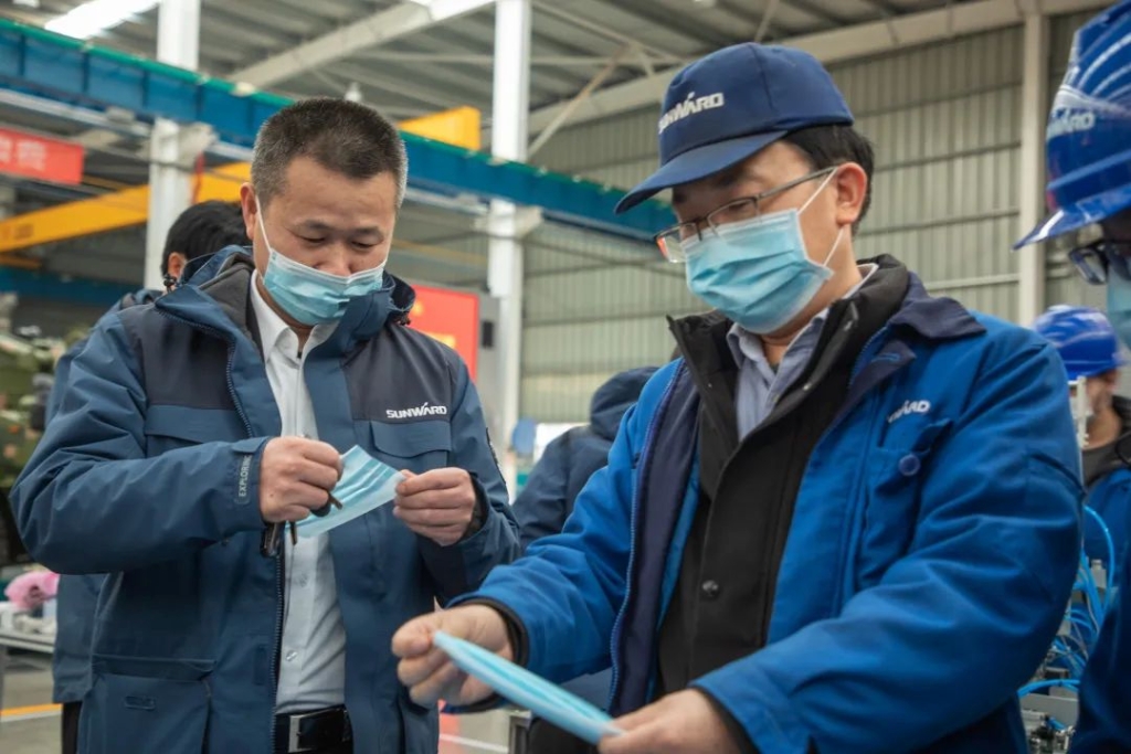 开云官方注册-开云(中国)
智能首台口罩机交付客户