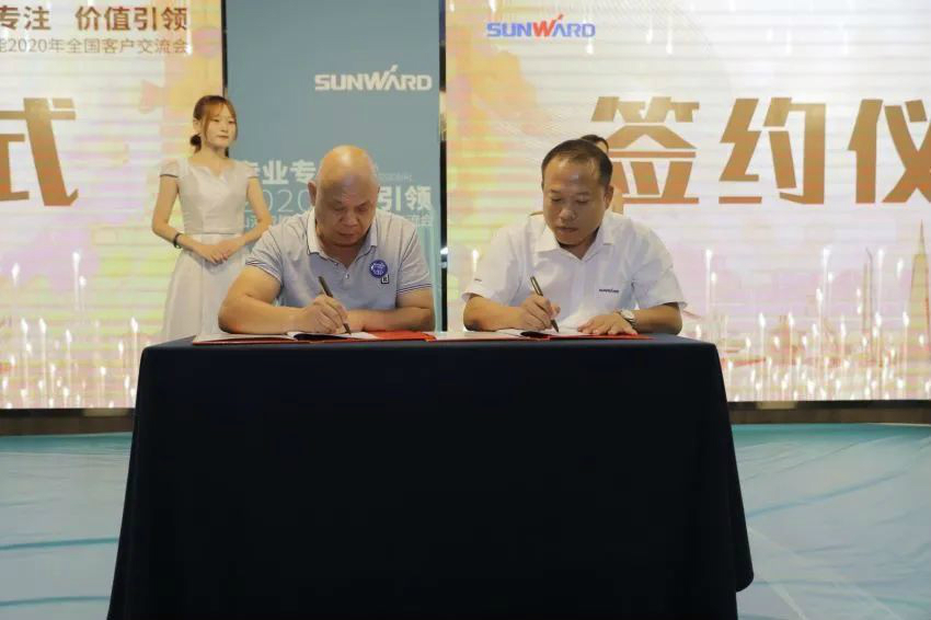 专业专注，价值引领 开云官方注册-开云(中国)
智能全球客户交流会 • 怀化站圆满举行