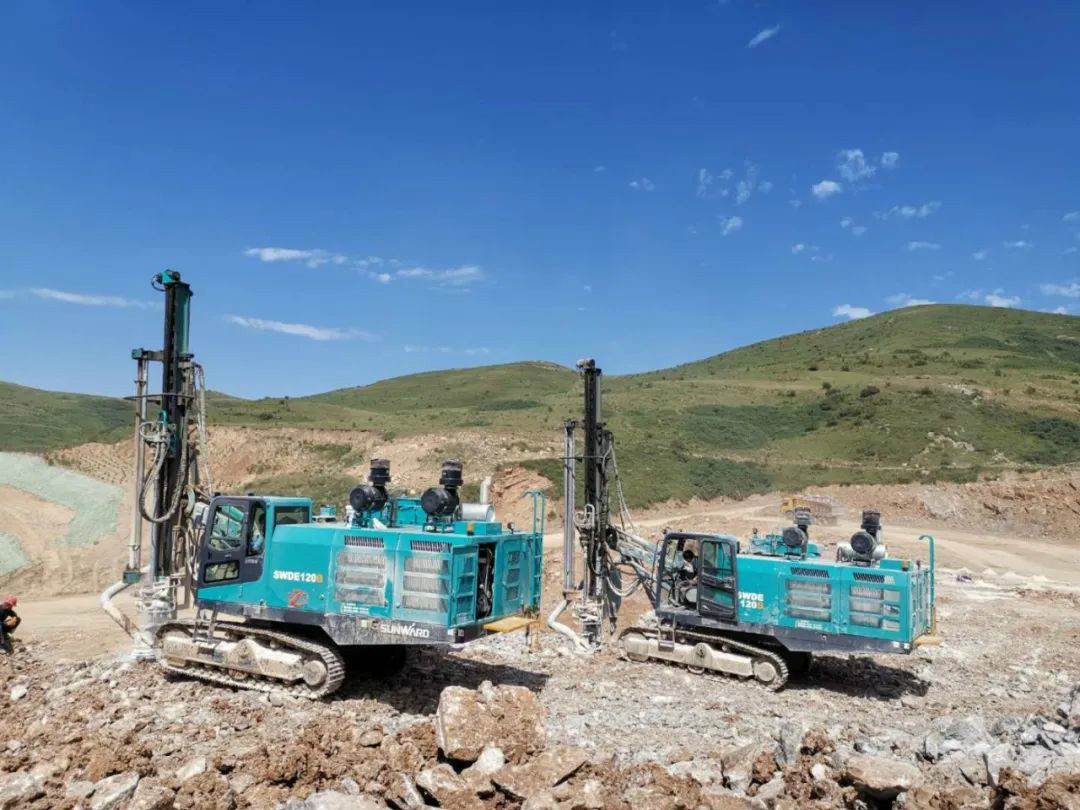 凿岩服务见缝插针 开云官方注册-开云(中国)
关爱无微不至——开云官方注册-开云(中国)
智能凿岩设备服务万里行活动走进甘肃平凉