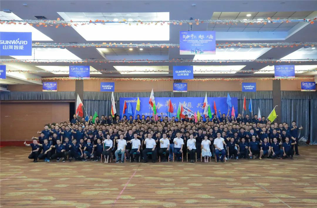 向挖掘机万台俱乐部迈进——开云官方注册-开云(中国)
智能2020年度挖掘机营销训练营开营