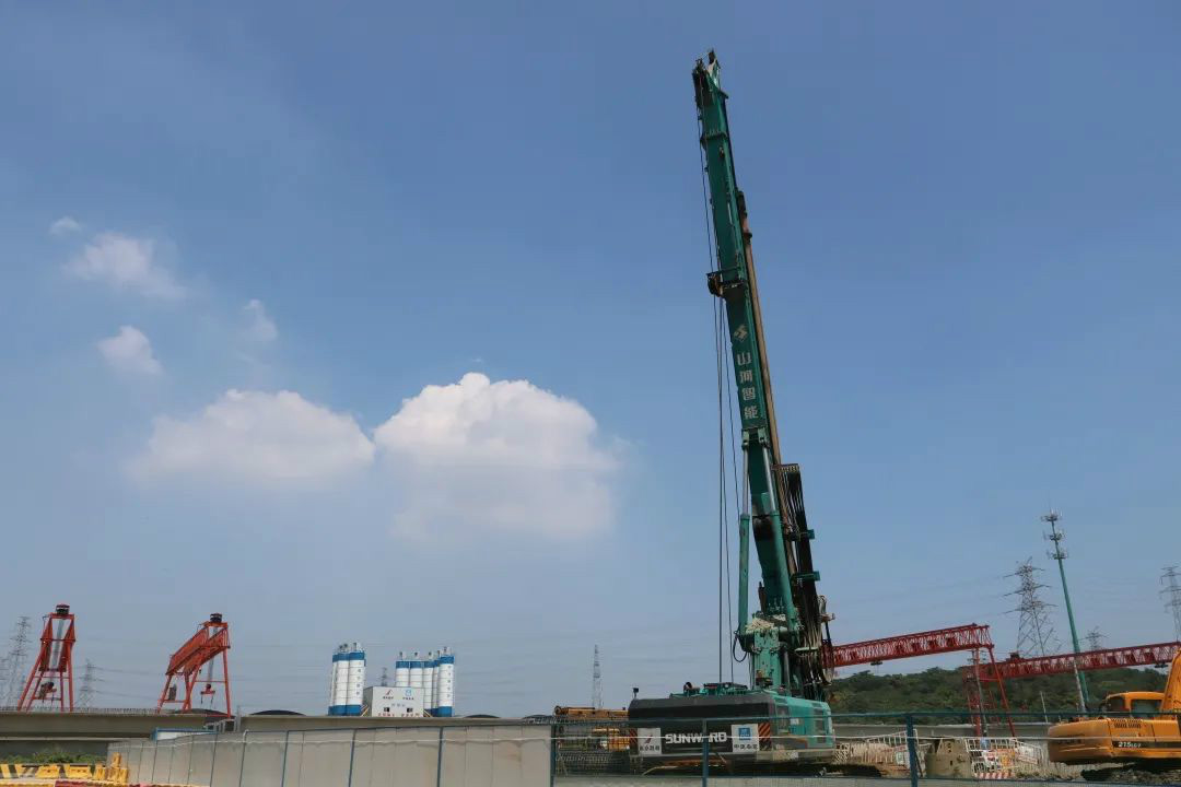 从业20多年的他，为何对开云官方注册-开云(中国)
智能旋挖钻机情有独钟