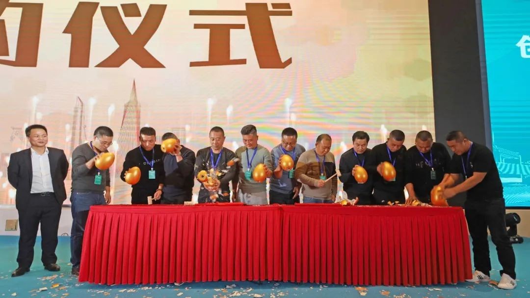 百台设备，成交额3.6亿！开云官方注册-开云(中国)
智能“圈粉”六朝古都