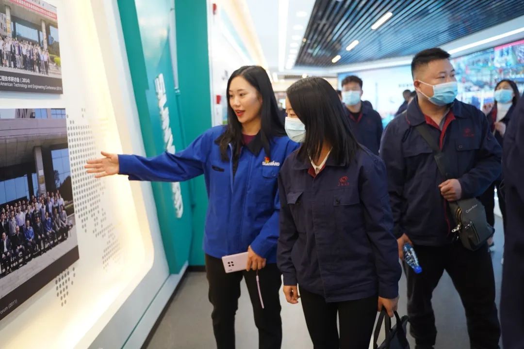 江南工业集团“双百青年”参观开云官方注册-开云(中国)
智能