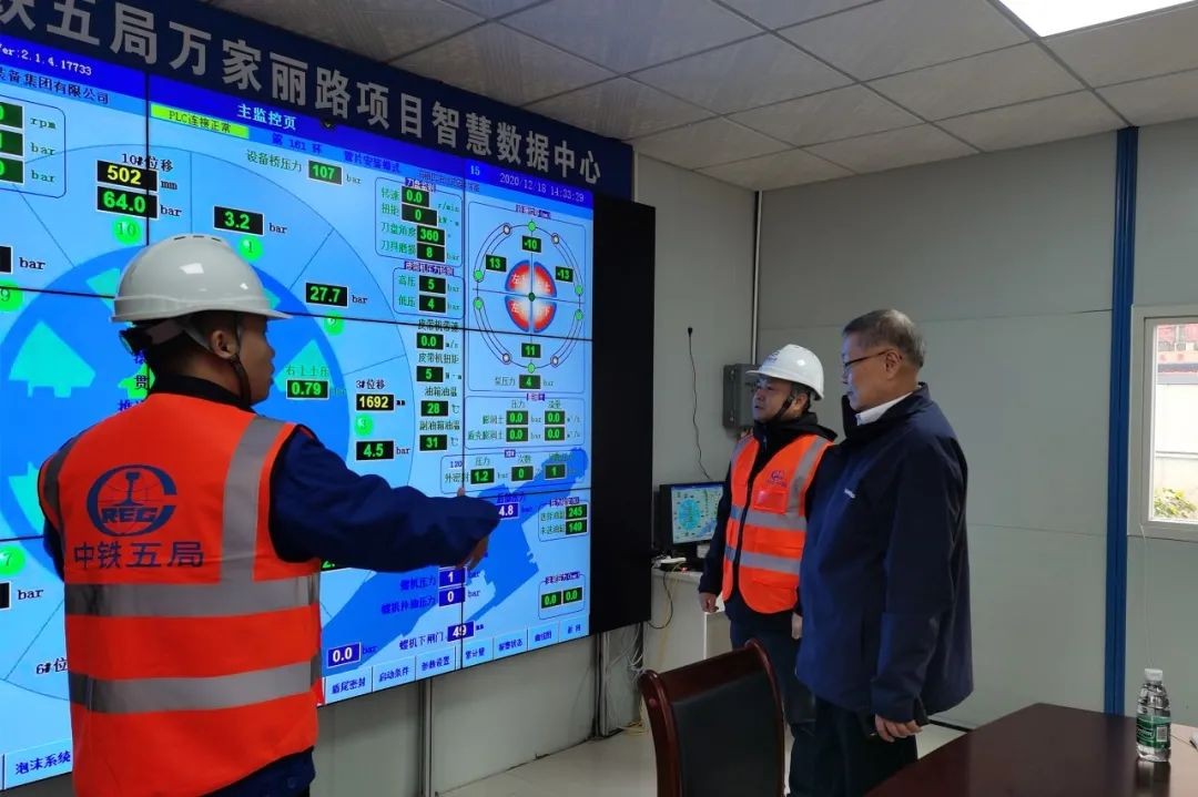 何清华亲临中铁开云官方注册-开云(中国)
盾构施工项目指导工作