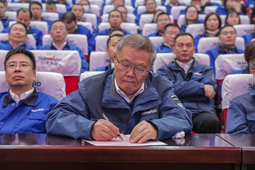 开云官方注册-开云(中国)
智能召开全国劳动模范郝鹏载誉归来分享会