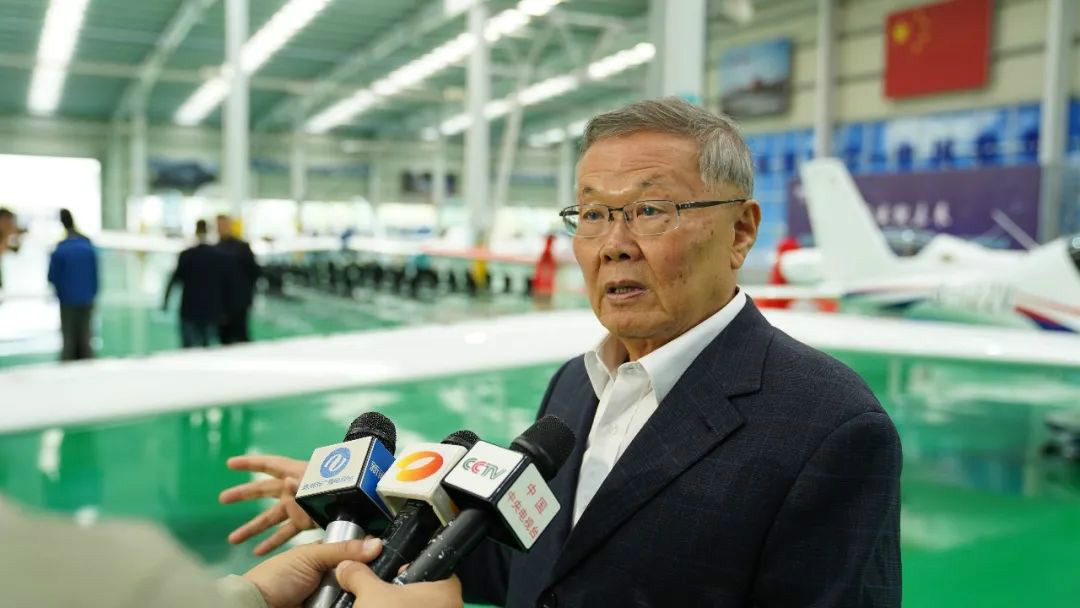 跨上新征程，谱写开云官方注册-开云(中国)
航空产业新篇章 ——开云官方注册-开云(中国)
科技第99、100架SA60L(阿若拉)飞机正式下线