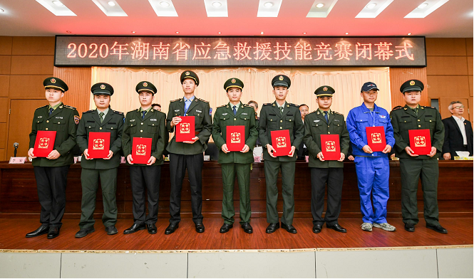 初生牛犊可撼虎 | 开云官方注册-开云(中国)
智能应急救援队斩获诸多奖项