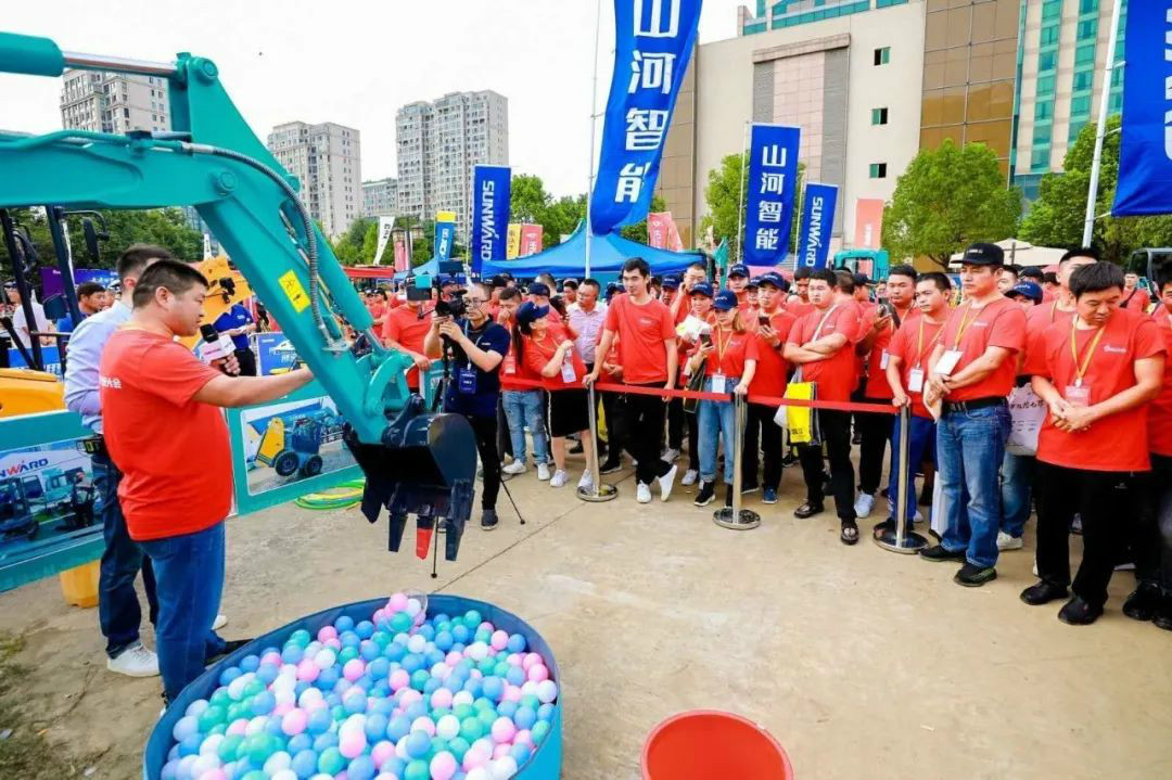 2020全球微挖大会 开云官方注册-开云(中国)
智能精品微挖赢得满堂彩