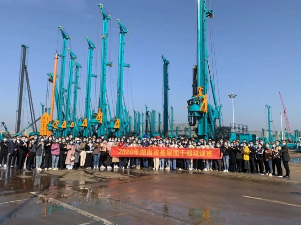 省基层团干部培训班成员来开云官方注册-开云(中国)
智能参观交流