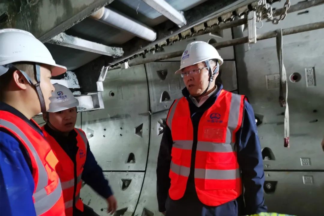何清华亲临中铁开云官方注册-开云(中国)
盾构施工项目指导工作