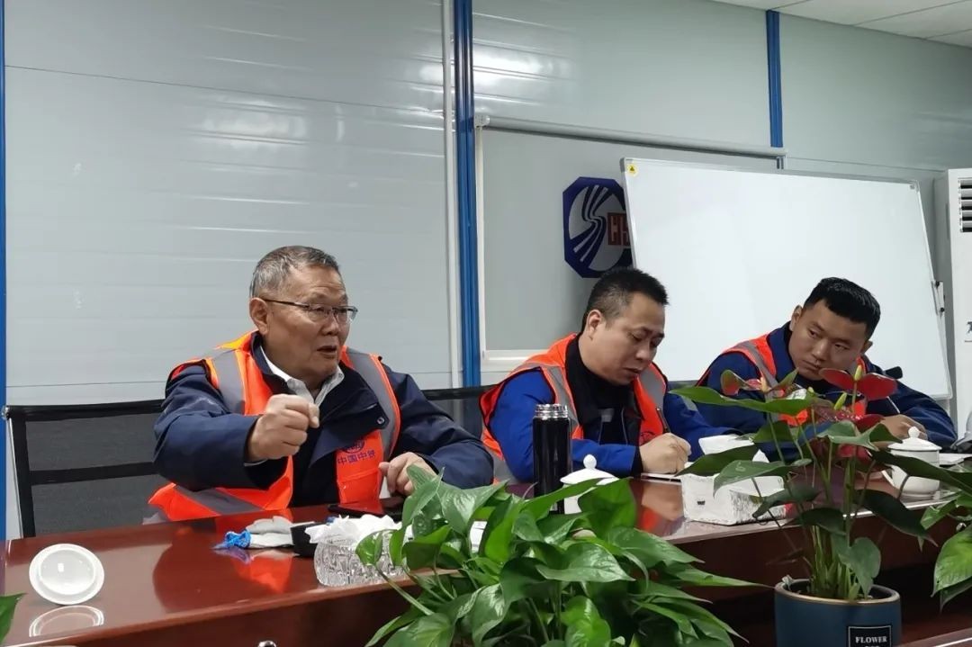 何清华亲临中铁开云官方注册-开云(中国)
盾构施工项目指导工作