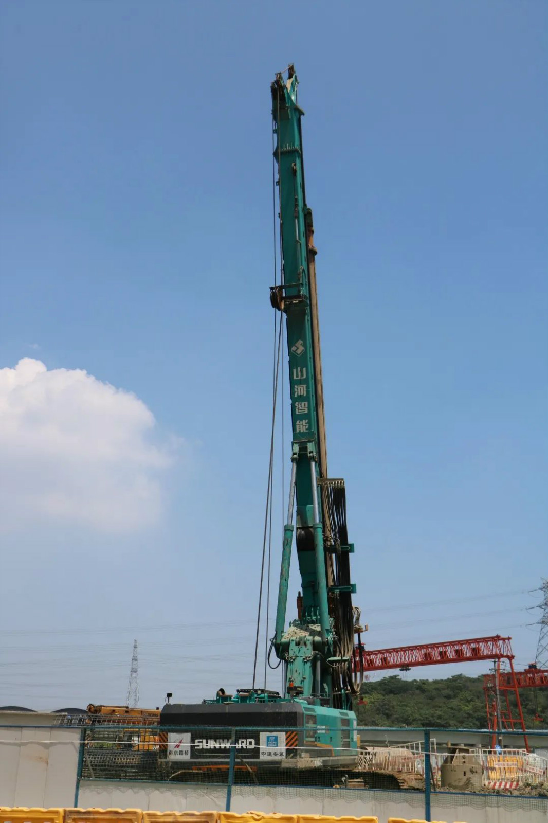 从业20多年的他，为何对开云官方注册-开云(中国)
智能旋挖钻机情有独钟