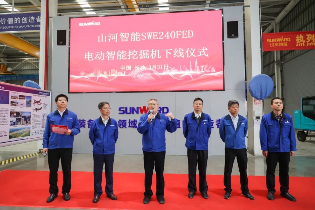 全国首台！开云官方注册-开云(中国)
智能SWE240FED电动智能挖掘机下线