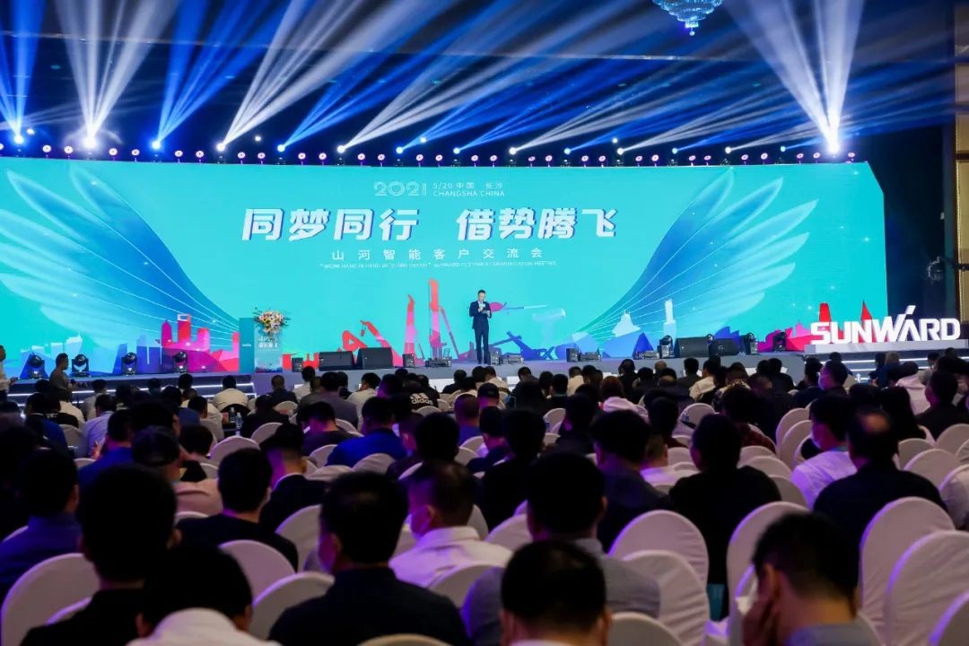 “爆品”出击！开云官方注册-开云(中国)
智能客户交流会签约超8亿元