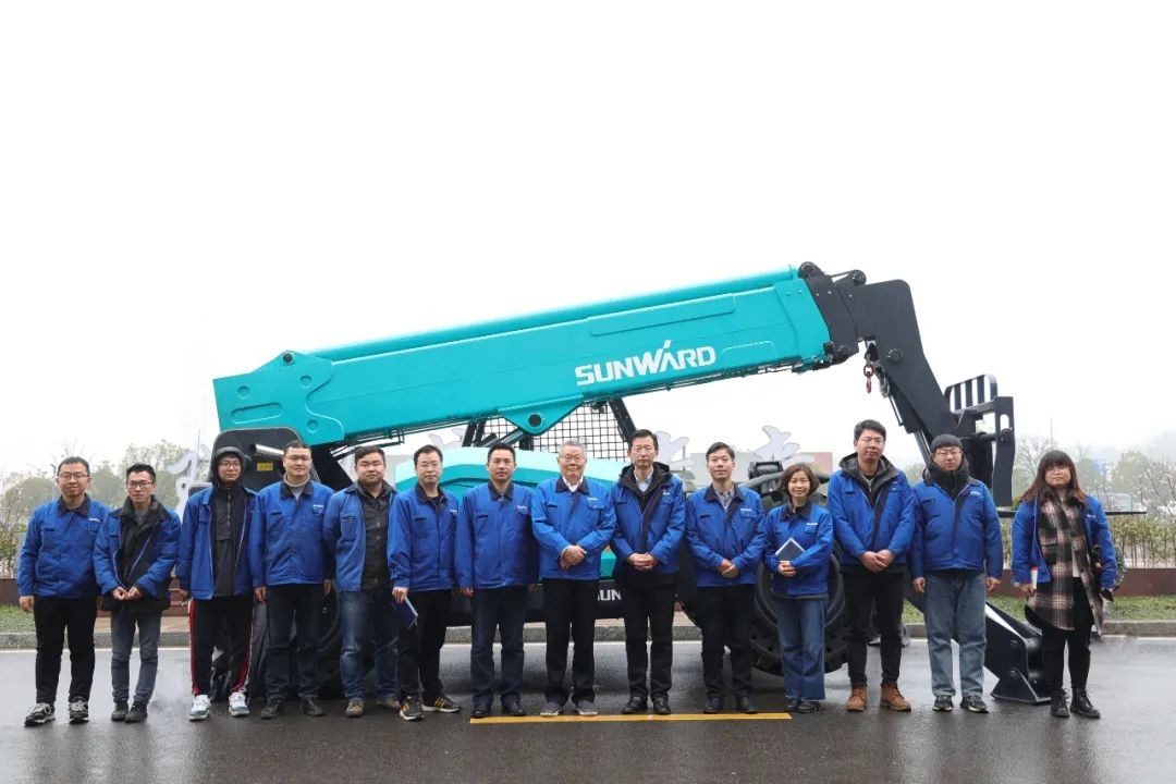 开云官方注册-开云(中国)
智能SWTH1056伸缩臂叉装车新机下线