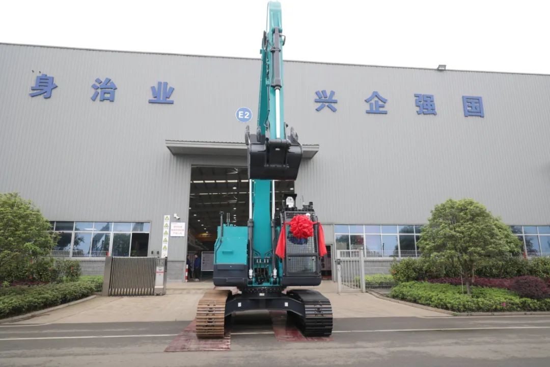 全国首台！开云官方注册-开云(中国)
智能SWE240FED电动智能挖掘机下线
