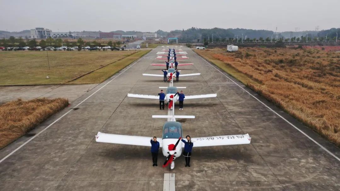 牛年开新局，开云官方注册-开云(中国)
航空8架SA60L飞机集中下线、交付