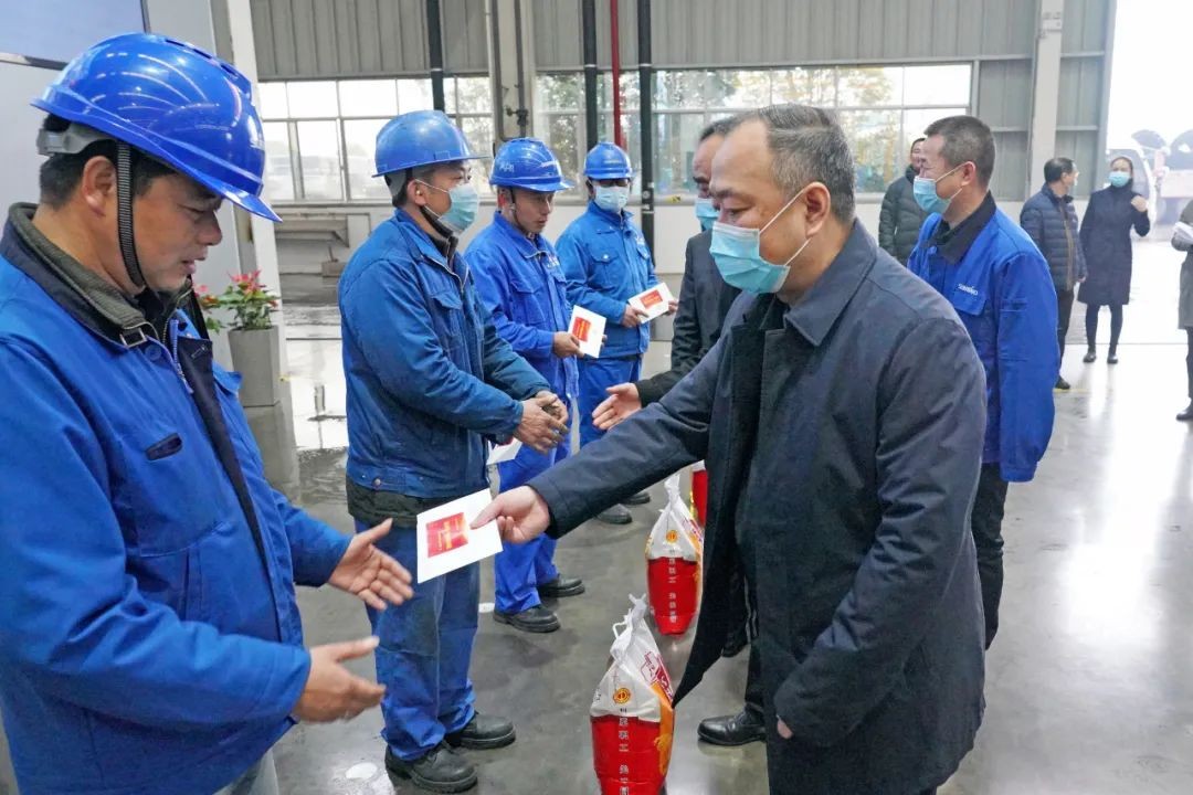 张庆红慰问开云官方注册-开云(中国)
智能困难党员